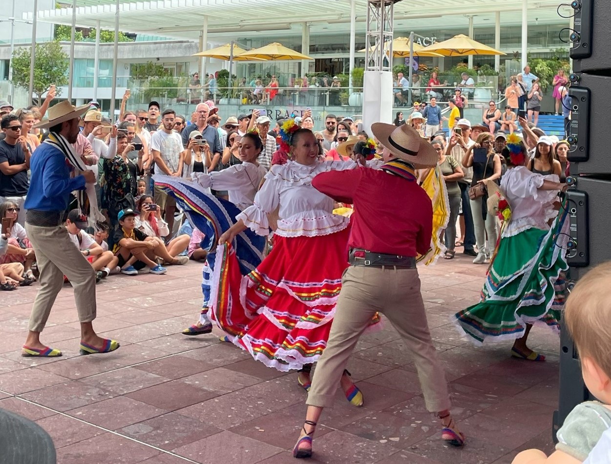 El Consulado de Colombia en Auckland se vinculó al Festival Latin Fiesta con su campaña 'Colombia, el país de la belleza'