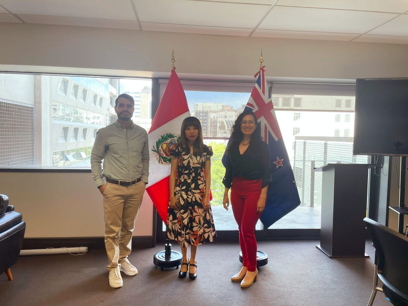 El Consulado de Colombia llevó a cabo una jornada móvil en la ciudad de Wellington los días 27 y 28 de noviembre de 2025, en la que se atendieron más de 100 trámites para la comunidad colombiana residente en la zona.