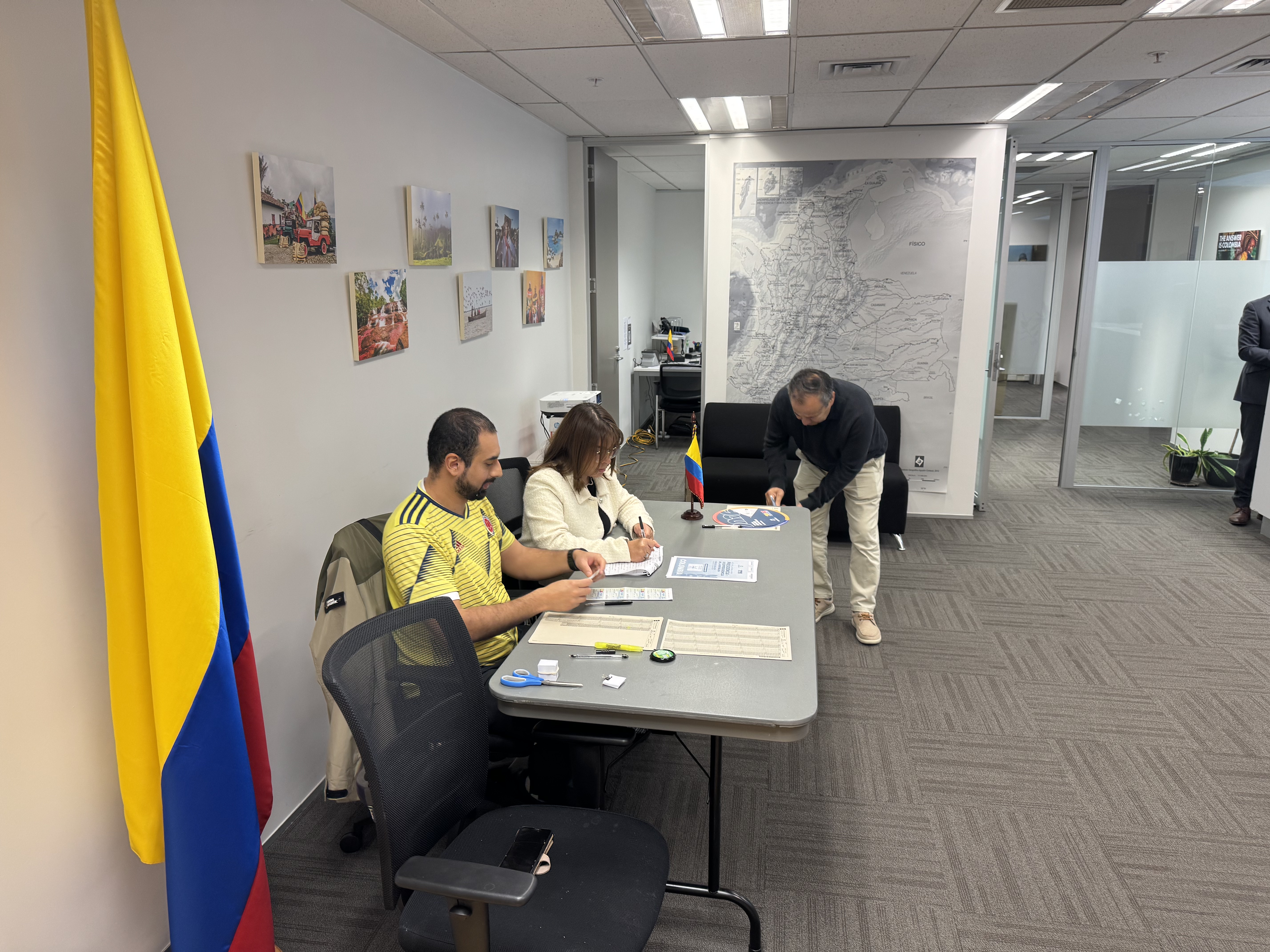 Los colombianos en Nueva Zelanda inauguran las Elecciones Presidenciales 2026, desde el primer país en el mundo que ejerce su derecho al voto 