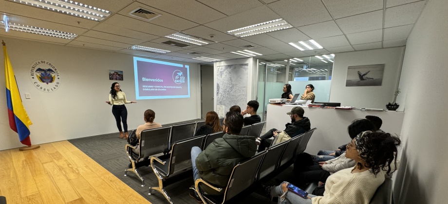 Estudiantes colombianos recibieron información sobre su futuro migratorio y laboral en Encuentro Consular