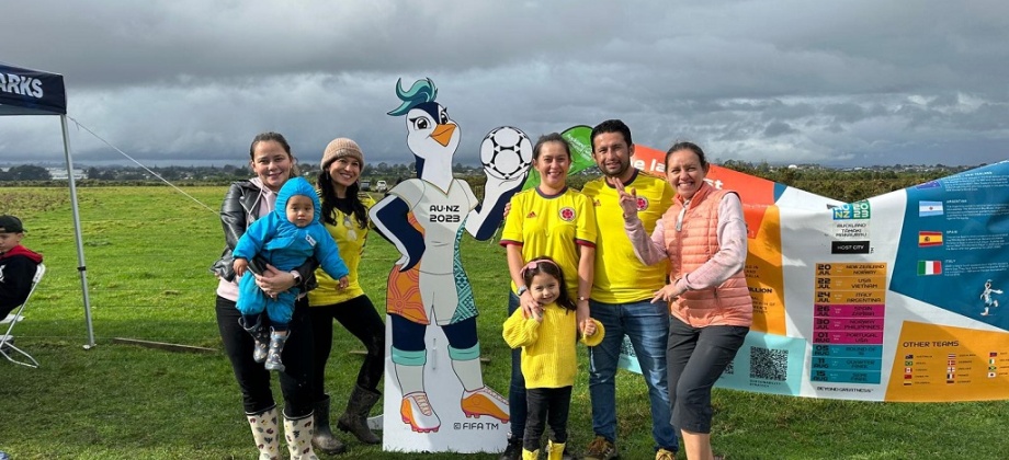 Colombianos participaron en jornada de plantación de árboles en Auckland, en el marco de la Copa Mundial de Fútbol Femenino que se realizará en Australia y Nueva Zelanda