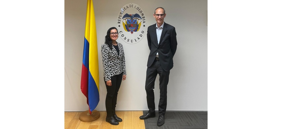 La Cónsul General Ximena Valdivieso junto al Director de América del Ministerio de Asuntos Exteriores y Comercio de Nueva Zelanda, Dr. James Waite