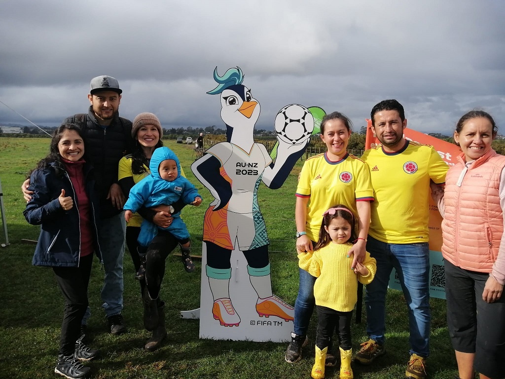 Colombianos participaron en jornada de plantación de árboles en Auckland, en el marco de la Copa Mundial de Fútbol Femenino que se realizará en Australia y Nueva Zelanda