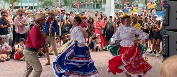 El Consulado de Colombia en Auckland se vinculó al Festival Latin Fiesta con su campaña 'Colombia, el país de la belleza'