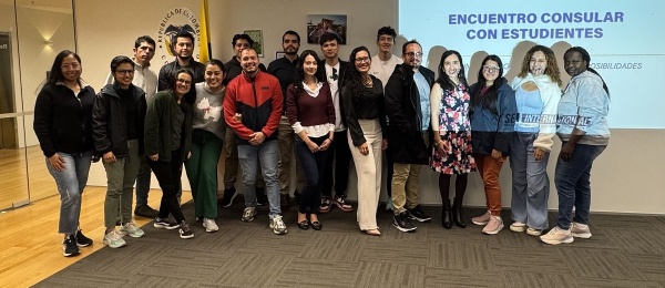 Foto de los estudiantes que asistieron al encuentro en el Consulado de Colombia en Auckland